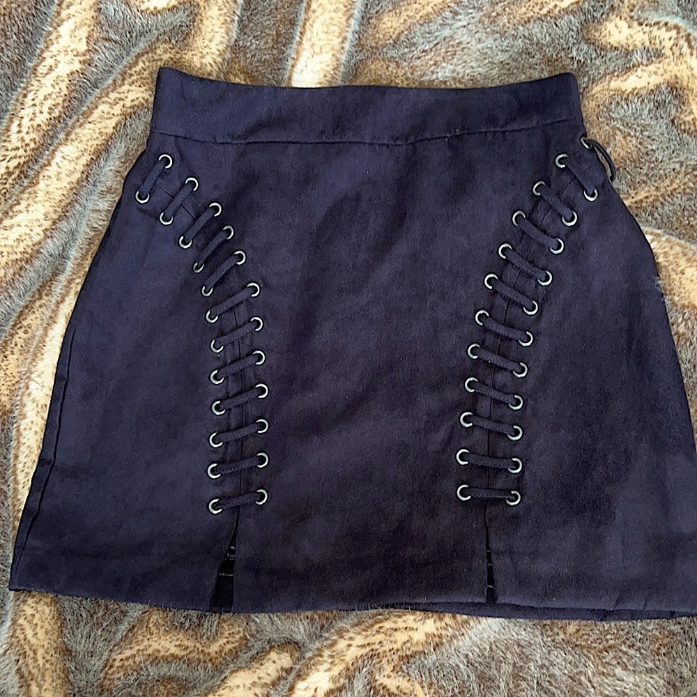 🆕 Forever 21 Faux Suede Mini Skirt - Picture 2 of 11